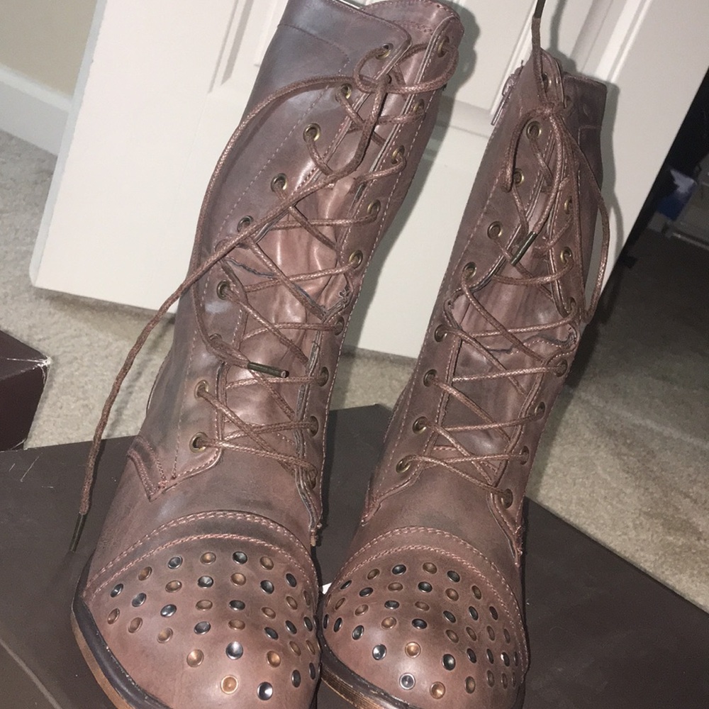 Combat boots